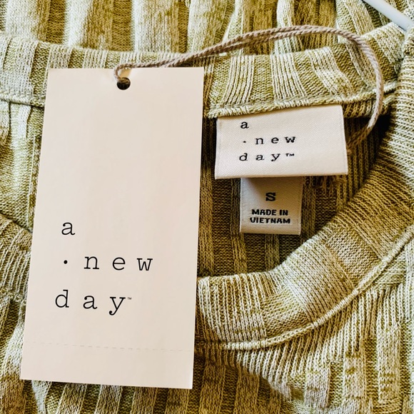 A New Day Ladies Olive Stretchy Dressy Knit Tank - Picture 3 of 8